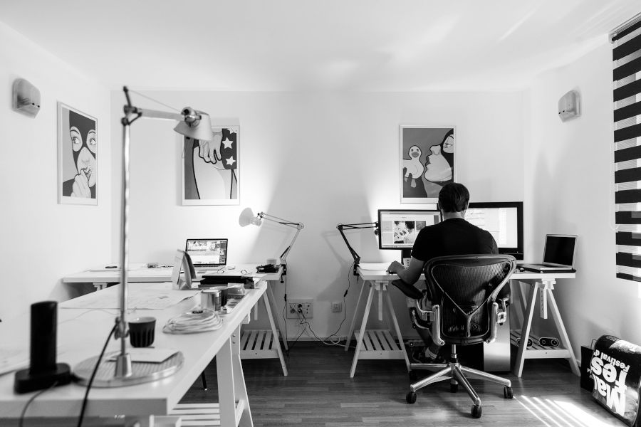 Meble do gabinetu domowego – funkcjonalna przestrzeń do pracy
